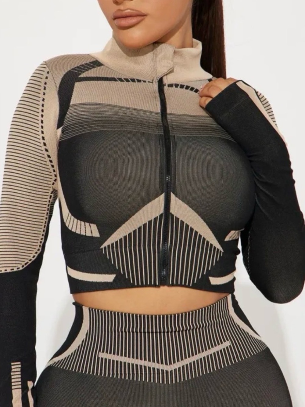 New Mix Women’s L Black and Tan Geometric Y2K stretch Zip up Jacket
